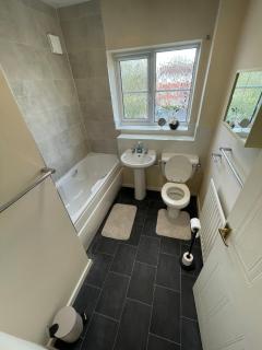 Modern 1 Bedroom City Centre Apartment including FREE Parking - 5