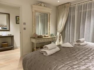 Walcot Yard with parking, Bath Keys - 2