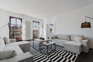 4 BR Apartment - ZENTRAL - GERÄUMIG - KÜCHE - TERRASSE - WIFI - KAFFEE - PARKHAUS - Wiesbaden - 0