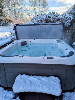 The Owl House - Hot Tub Adventures in Moreton - Pass the Keys - 6