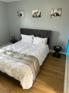 Courtyard Room with Double Bed & Private En Suite - - 0