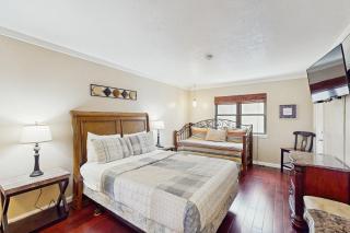 Check's Cozy Condo - 2