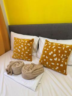 Lemon Room in S Residences near MOA, Airport, US Embassy by Prime Stay - 8