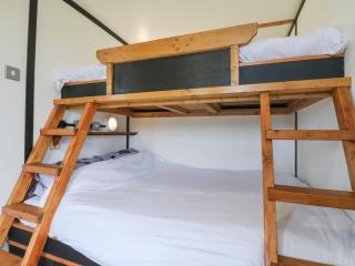 Bluebelle Cow Shed 5 - 3