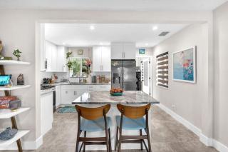 The Frolics -Stunning Wilton Manors Pool Home - 9