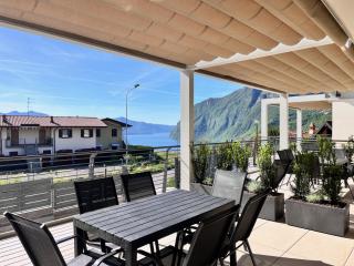 Costa Blu-Pool and Terrace overlooking the lake - Riva di Solto - 9