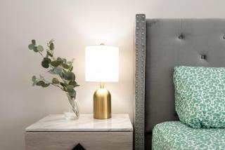 Snazzy 2 Bedroom Pad with Rooftop Pool and Hollywood Sign View - Los Angeles - 2