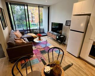 Cosmo Stays- Boutique Apartment Perfect Location - 6