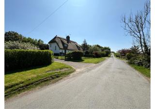 Thatched Cottage - Sleeps 6 with Countryside Views - Dorchester - 6