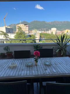 Elin's View Stylish Central Apartment with Panoramic Terrace - 8