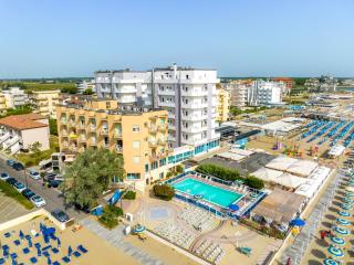 Bikini Tropicana Family Hotel - Lido di Savio - 9