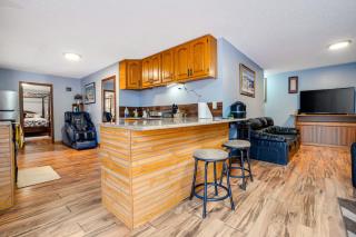 Charming Basement Stay with Workspace AC & Fire Pit - North Saint Paul - 4
