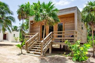 4 Br Holiday Home W Pool, Beach & Pier - Basil Jones - 1