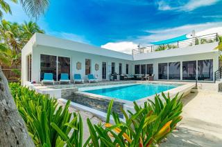 Beachfront Villa With Private Pool, Beach & Dock - Basil Jones - 7