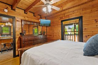 Smoky Moonshine Manor w Hot Tub! - 3