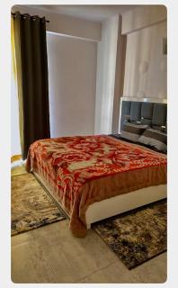 Proview 3 Bhk colorful and cosy apartment - Greater Noida - 6