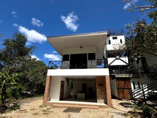 Casa Natura 360, secteur Tamarindo, piscine, yoga, gym, jungle et paix - Cañafístula - 0
