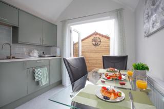 Charming & Lovely Studio - Brand New - In New Forest! - Sway - 6