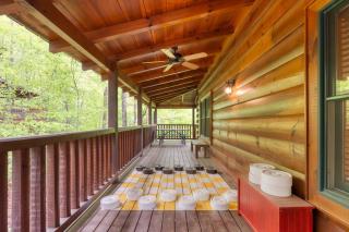 Hot tub 360 Deck Views and Game Room Easy Access Yesteryear by AvantStay - Sevierville - 9