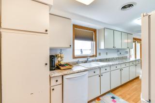 Breathtaking Sunsets Lake Huron Beachfront Escape - Alpena - 3