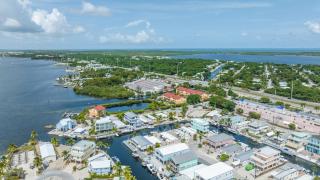 Fully Remodeled 3 Bedroom Waterfront home with Boat Dock and Boat Lift - Key Largo - 8