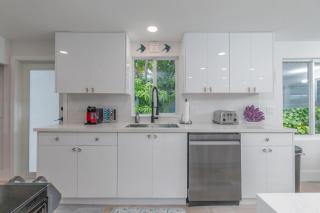 Fully Remodeled 3 Bedroom Waterfront home with Boat Dock and Boat Lift - Key Largo - 1
