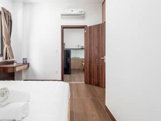 Kim Apartment - Cozy 1BR for Couples in Thảo Điền - Yellow - 1