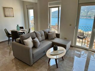 Casa M- 1-Bedroom Penthouse Apartment Seaview - Brand New - Herceg-Novi - 9