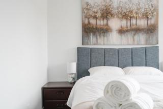 Luxury 2 Bedroom 3 Bed Family Friendly Oasis with Smart Technology - Brampton - 8