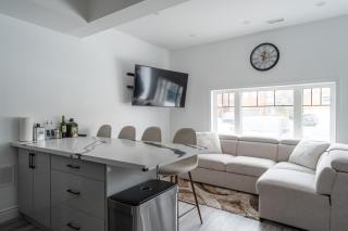 Luxury 2 Bedroom 3 Bed Family Friendly Oasis with Smart Technology - Brampton - 4