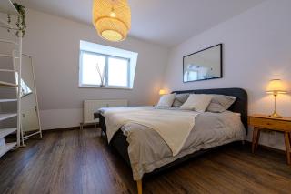Ferienwohnung mit Sonnenbalkon & Parkplatz - Neustadt an der Weinstraße - 0