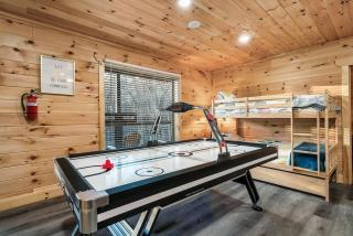 Brand New Cabin close to PForge and GBurg - Sevierville - 2