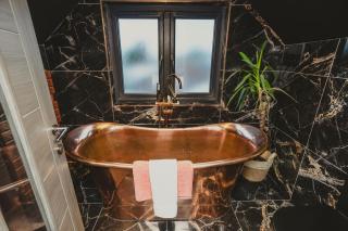 Copper Bath House with Hot Tub and wow factor - Warmley - 8