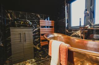 Copper Bath House with Hot Tub and wow factor - Warmley - 1