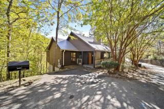 The Owl's Nest - 4BR Cabin with Hot Tub and Arcade - Sevierville - 9