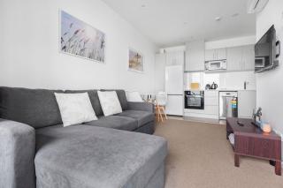 Neighborhood Hideaway with Air-con and Deck - Auckland - 0
