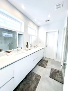 High-End 3BR 3.5BA Heights Home w Rooftop and WiFi - Houston - 3