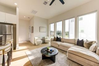 Chic 2Bed 2.5 Bath Rooftop Retreat with City Views - Houston - 0