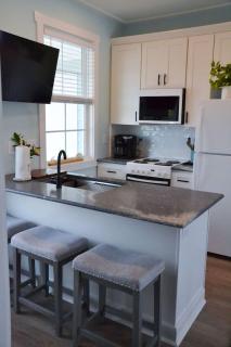 2BR Cozy Cottage Private Dock - - 4