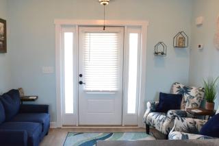 2BR Cozy Cottage Private Dock - - 3