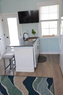 2BR Cozy Cottage Private Dock - - 2