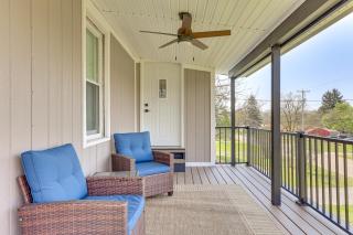 Apt with Deck 3 Mi to Downtown Youngstown! - Youngstown - 8