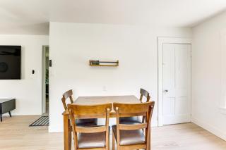 Apt with Deck 3 Mi to Downtown Youngstown! - Youngstown - 3