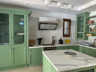Beachfront Villa with Private Pool by Monika Experiences - Golem - 6