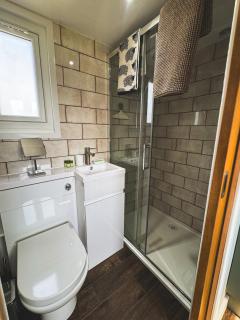 Brambles, Shepherds Hut, Isle of Wight - Godshill - 8