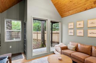 Stay Portland - Alpine Retreat Hot Tub, Fire Pit & Game Room - Rhododendron - 1