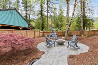 Stay Portland - Alpine Retreat Hot Tub, Fire Pit & Game Room - Rhododendron - 0