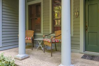 Walking distance to Lake Michigan! Cozy Cottage - Fennville - 8