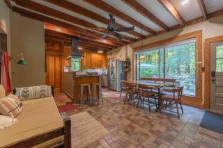 Walking distance to Lake Michigan! Cozy Cottage - Fennville - 7