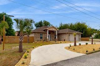 Spacious 5BR with Patio and WandD Near Beach - 9